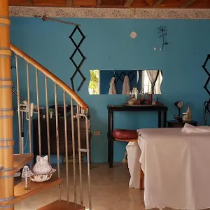 Little Savoy Guest house Runaway Bay